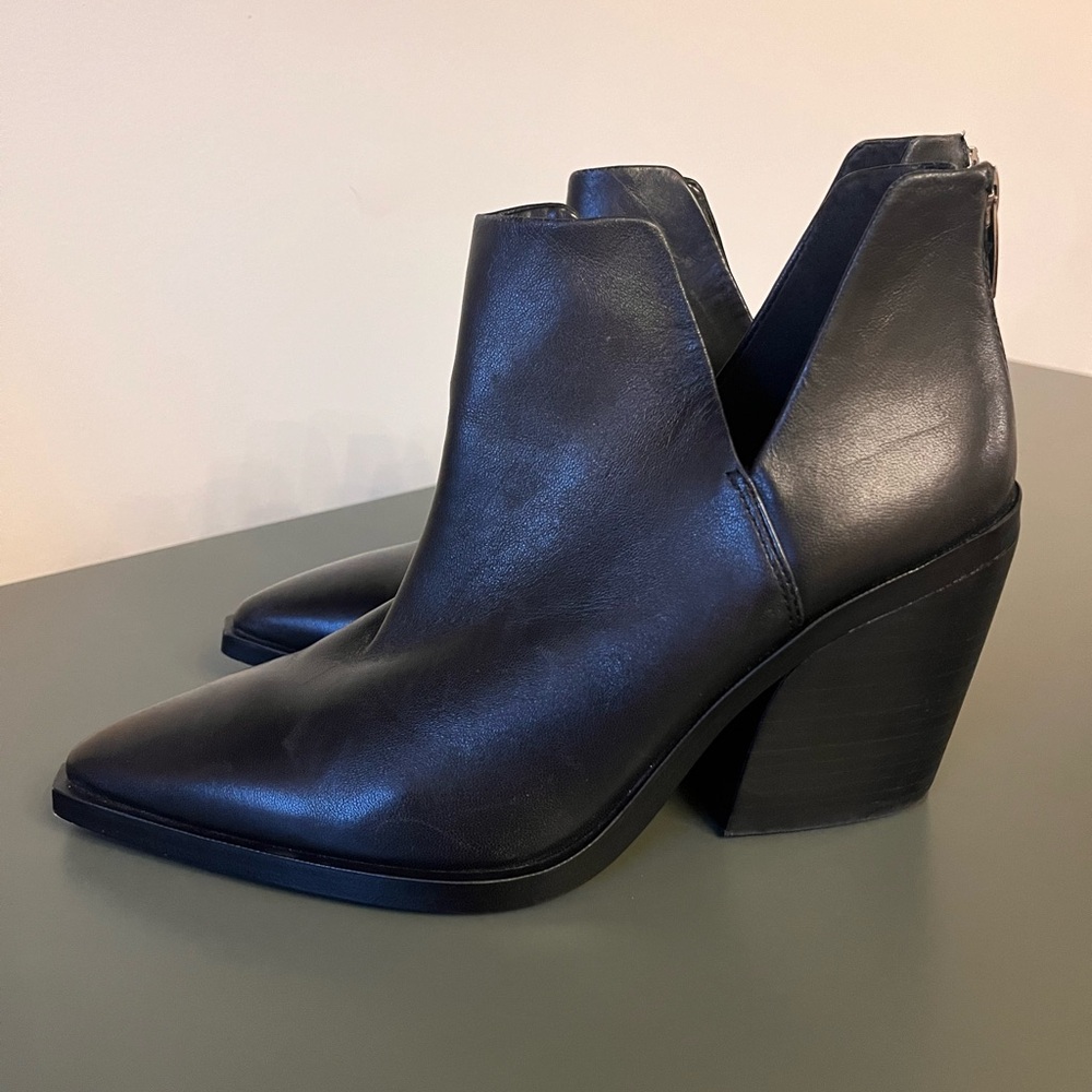Vince Camuto Designer Rare Black Leather Boots